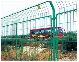 Highway wire mesh fence