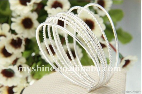 Charming and fashionable sterling silver bangle bracelet
