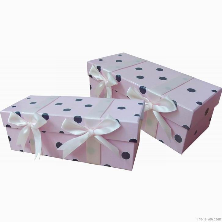 pink gift box with black dot for mother's day