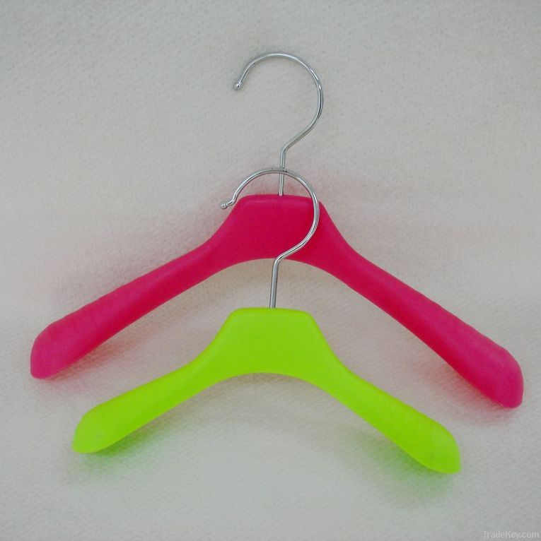 WA765 huggable plastic hanger for children' garment