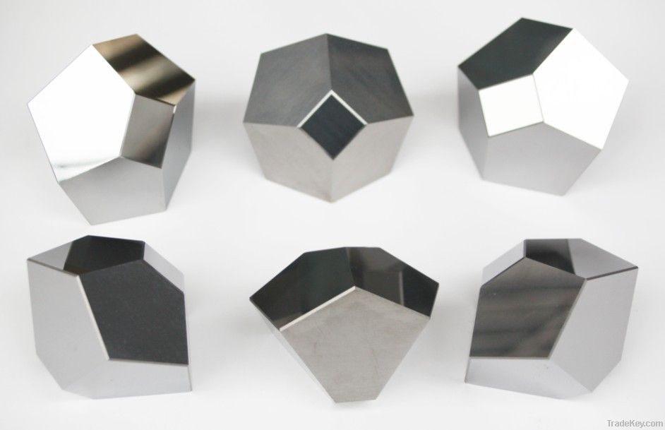 Tungsten carbide anvil with mirror surface for synthetic diamonds