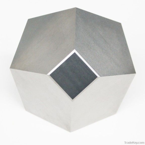 Cemented carbide anvil with mirror surface for synthetic diamonds