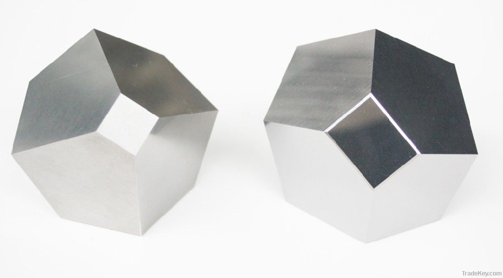Tungsten carbide anvil with mirror surface for synthetic diamonds