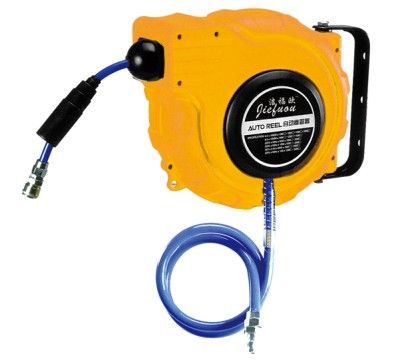 2013 retractable auto air hose reel