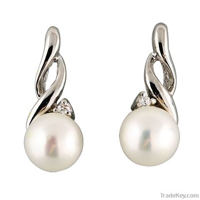 Silver earring setting with freshwater pearl