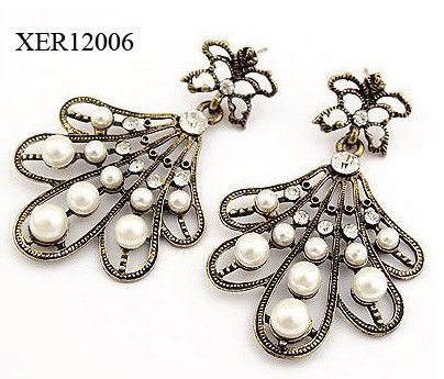 Fashion Pearl Design Earrings