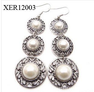 Fashion Pearl Design Earrings