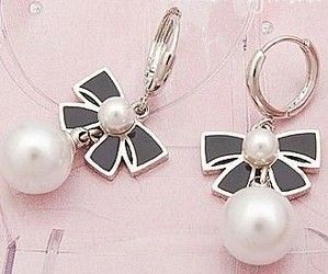 Fashion Pearl Design Earrings