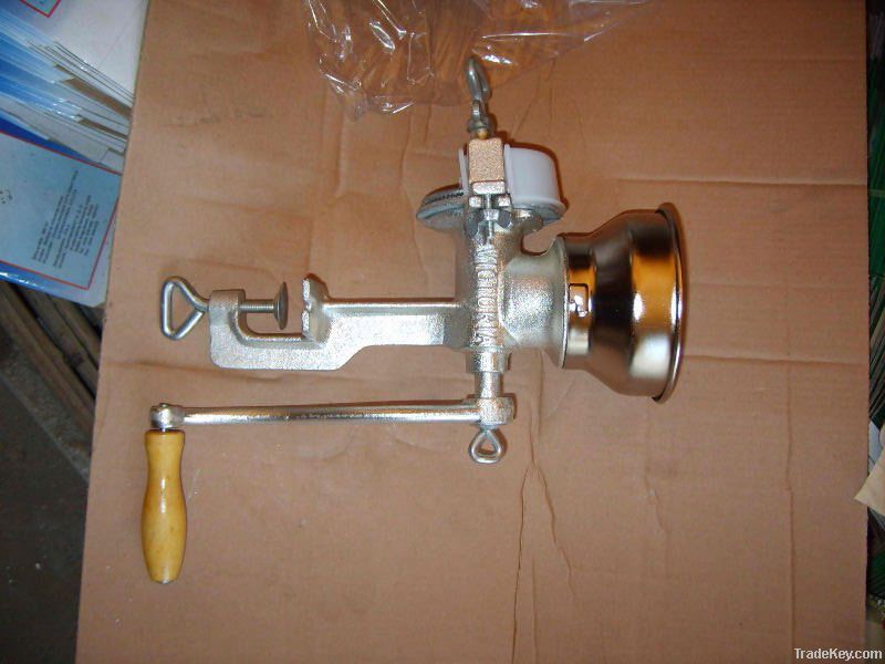 CORN GRINDER WITH LOW HOPPER