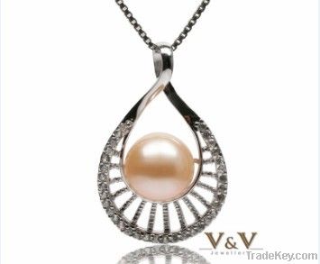 Chic 10-11 mm Pink/Peach Cultured Freshwater Pearl Pendant