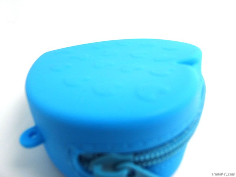 silicone coin purse with zipper and embossed little hearts