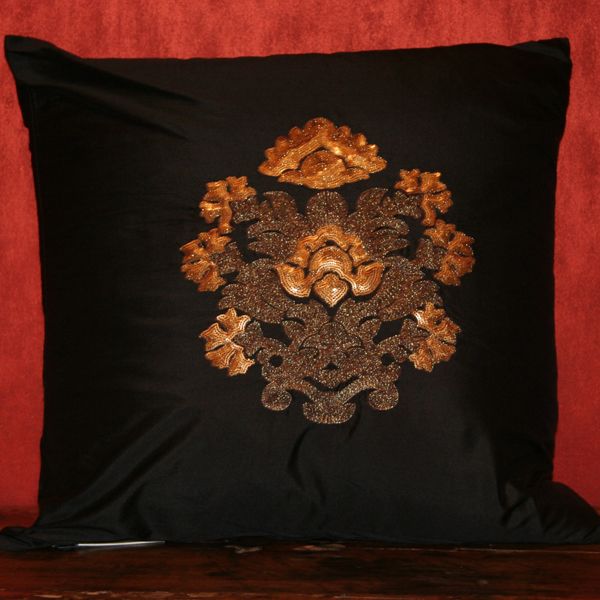 ANTIQUE SEQUINS CUSHION