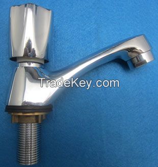 Single handle pull out kitchen faucet