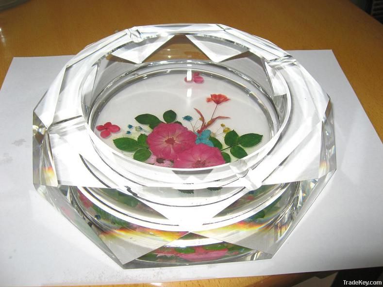 Glass   Crystal    ashtray