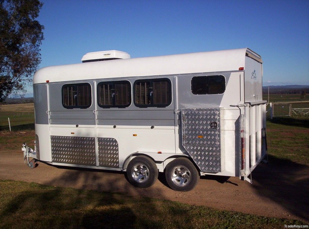 3HAL--E1000 horse trailer