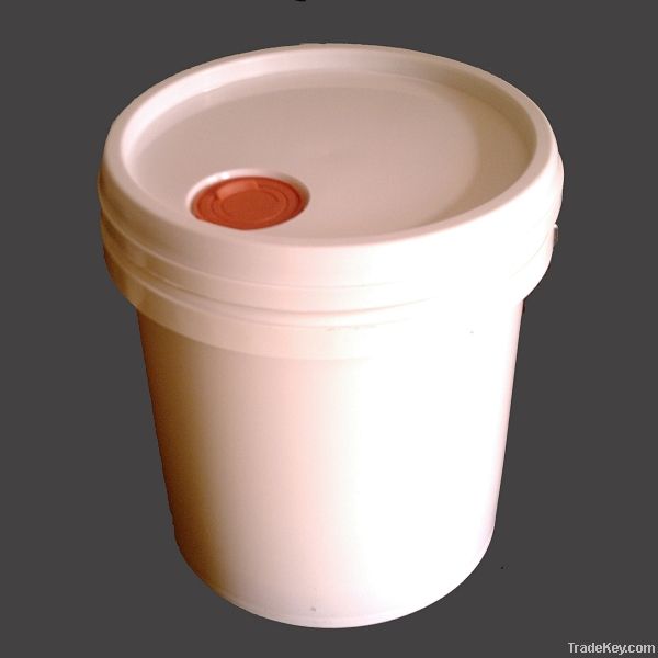 Gasoline bucket with nozzle cover lid
