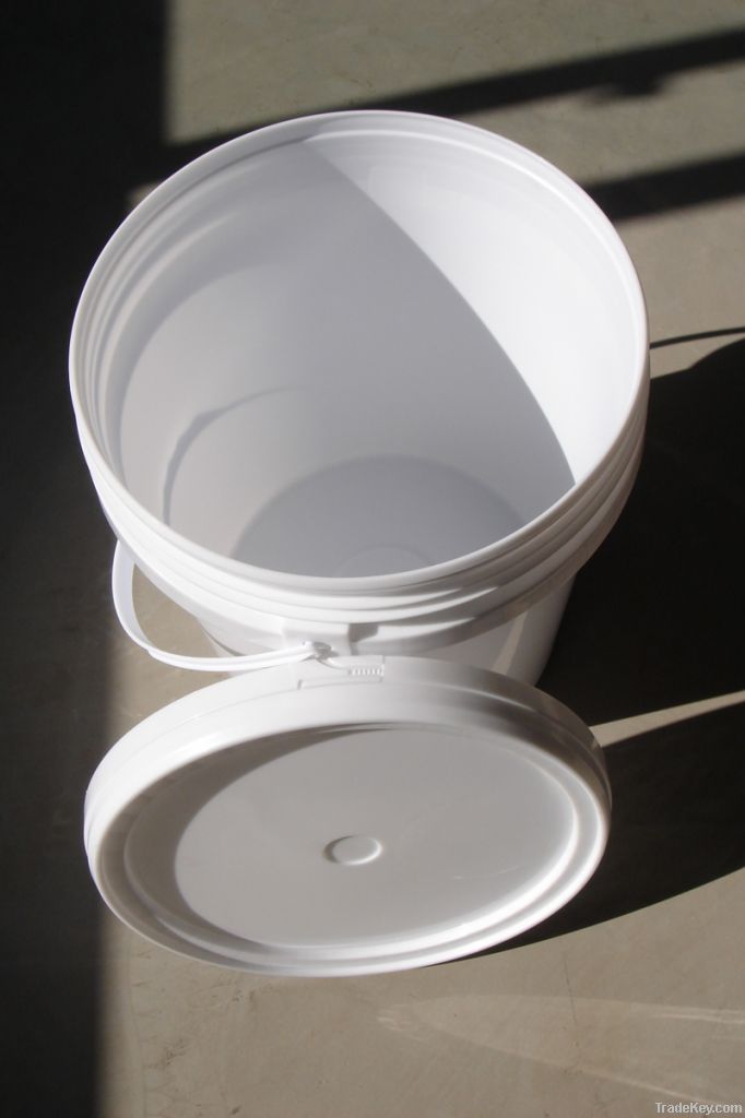 18L white plastic bucket with lid and handle for water and paint
