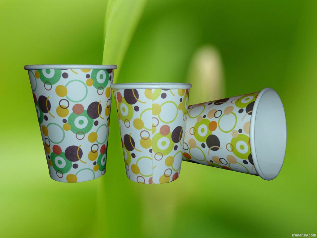 Disposable coloured hot coffee paper cups with lids
