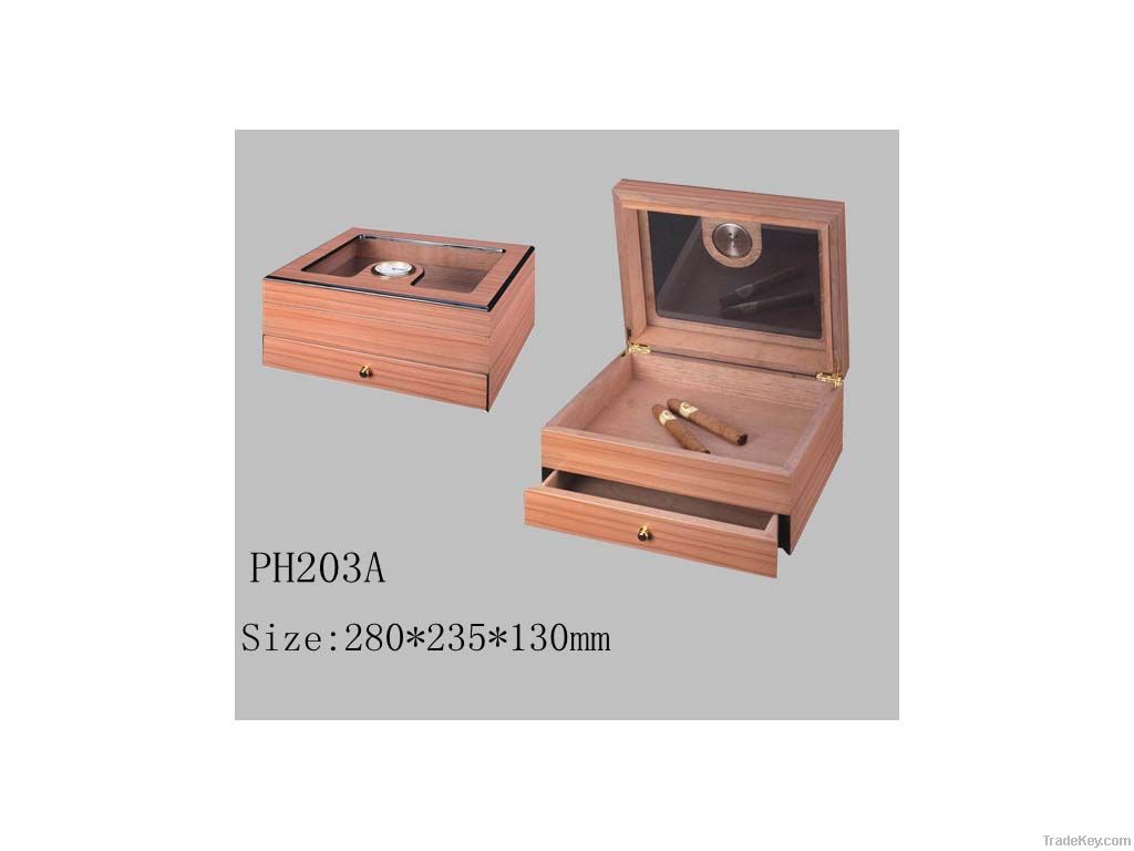 wooden cigar boxPH203A
