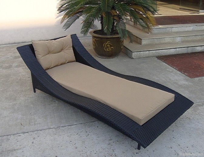 Outdoor leisure rattan chaise lounge