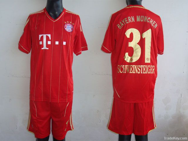 11-12  Bayern  away  red soccer uniform, soccer jersey