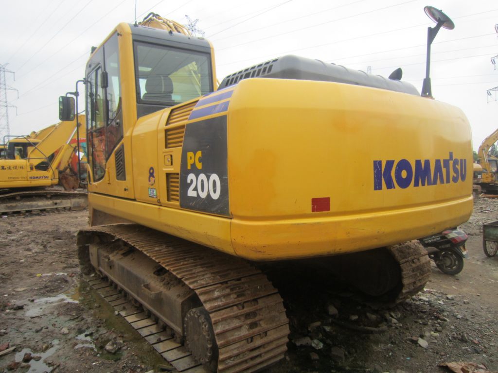 Used komatsu pc200