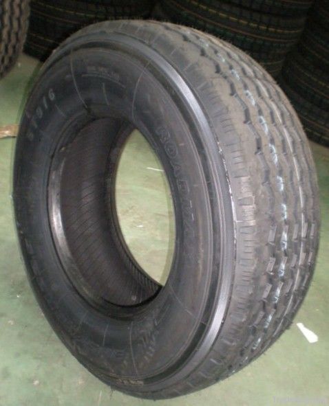 Solid Tubeless Radial Truck Tire