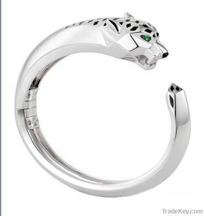 Trendy stainless steel bangle with lepard design