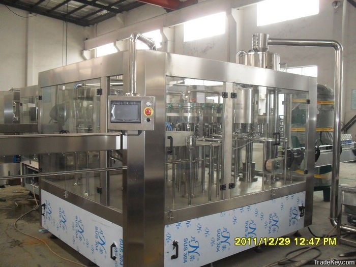 Caronated beverage filling machine