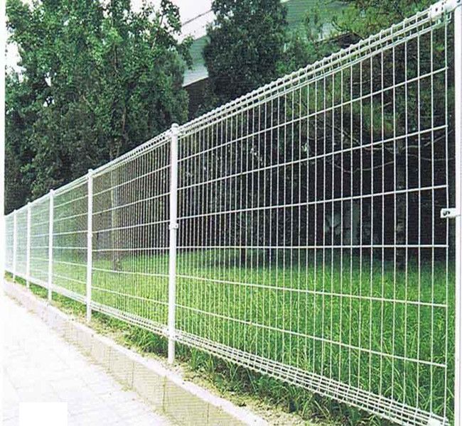 welded wire mesh fence