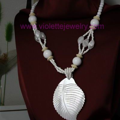 pendant shell necklace