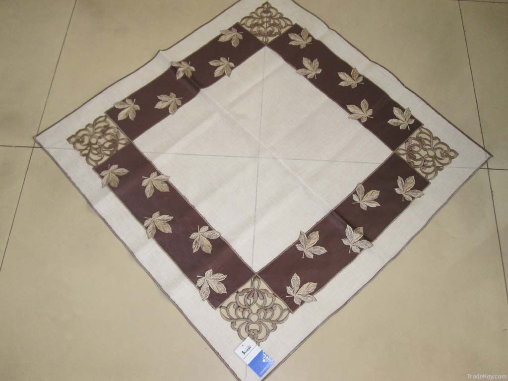Table cloth with embroidered pattern
