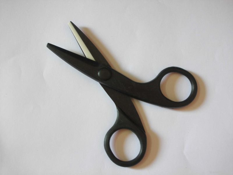 Ceramic scissors