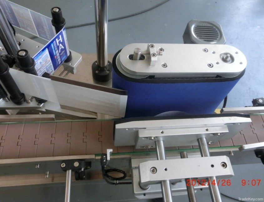 Automatic round bottle label sticking machine