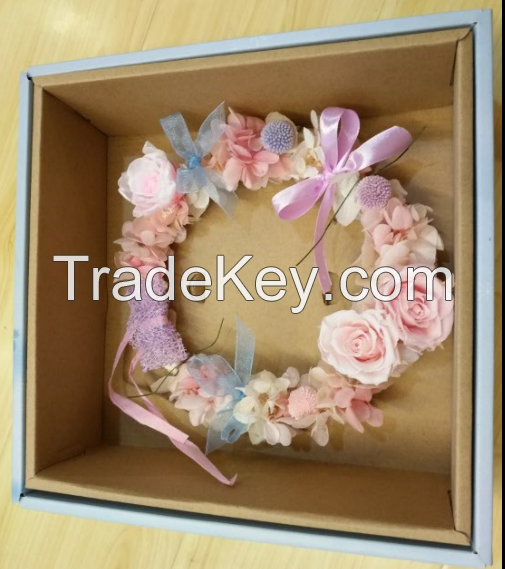 Preserved flower garland