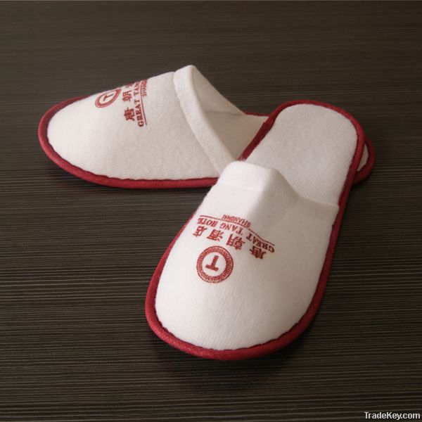 Plush hotel slippers with anti-slip dots sole