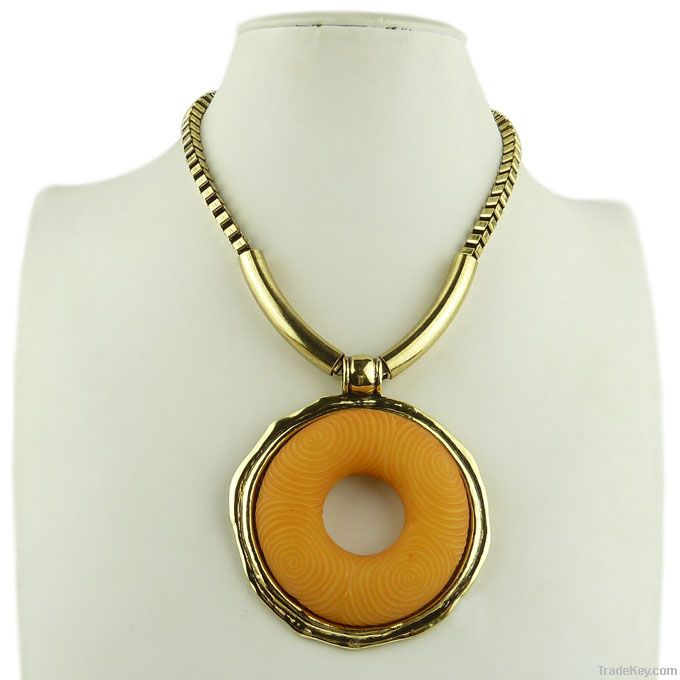 Guangzhou Vogue Big Round Yellow Pendant Necklace Gold Alloy Chain