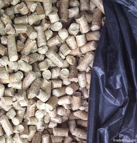 straw pallets of grain crop in big bag