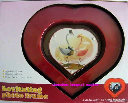 magnetic floating &rotating heart shaped photo frame
