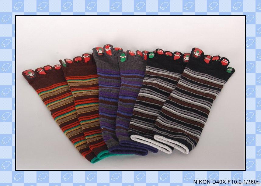 fashionable soft comfy striped toe socks