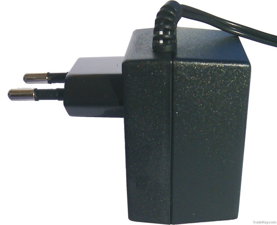 AC ADAPTOR DVE Input: 230V - Output: 7.5V.