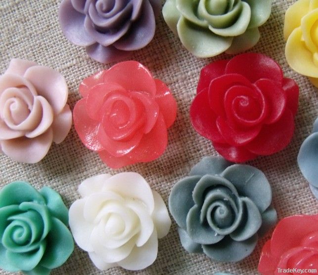 Resin flower cabochons in matt and glossy finish