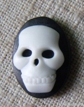 Resin skull cameos in matt and glossy finish