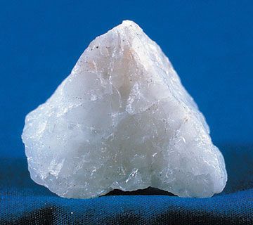milky or snonwhite quartz lump
