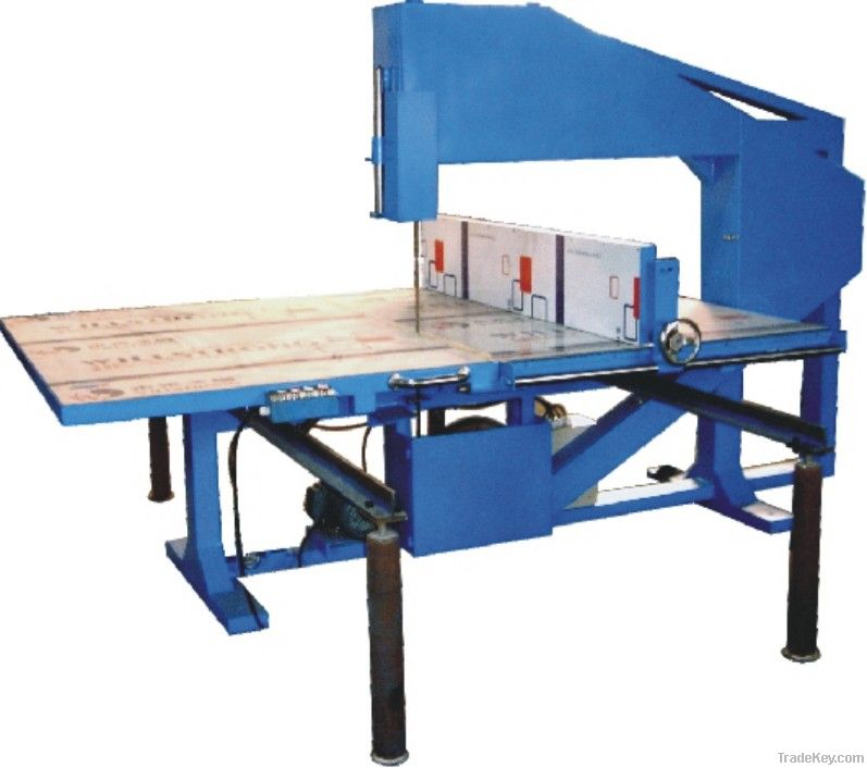 Three-wheel vertical cutting machine