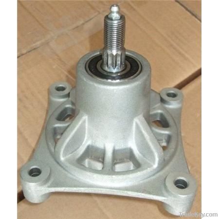 Lown mower spindle assembly