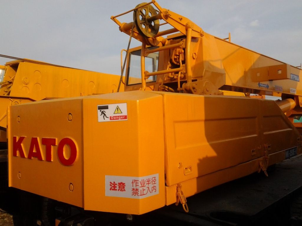 Used Kato Truck Crane NK-250E