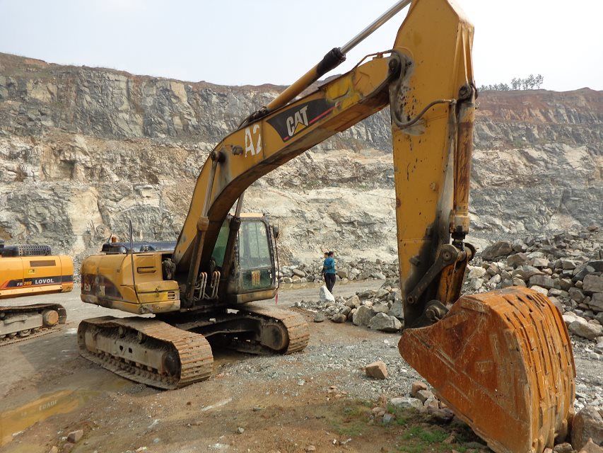 used excavator CAT 325D USA