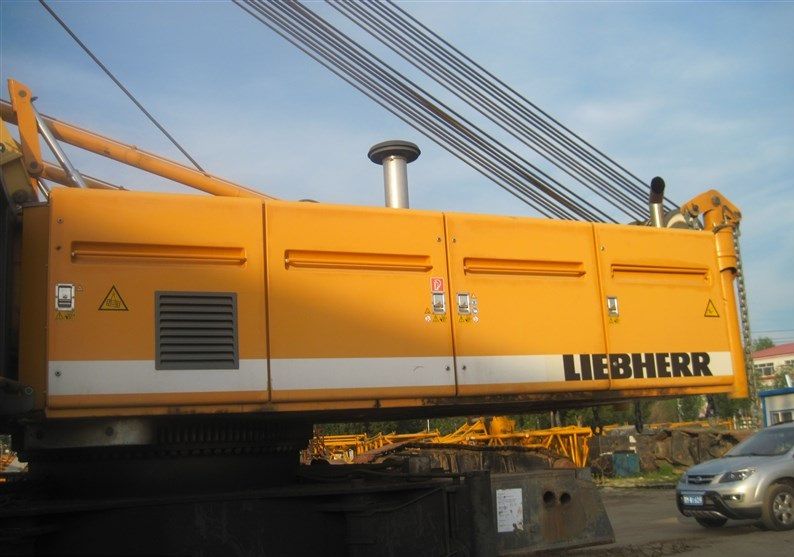 used 200T crawler crane Liebherr LR1200