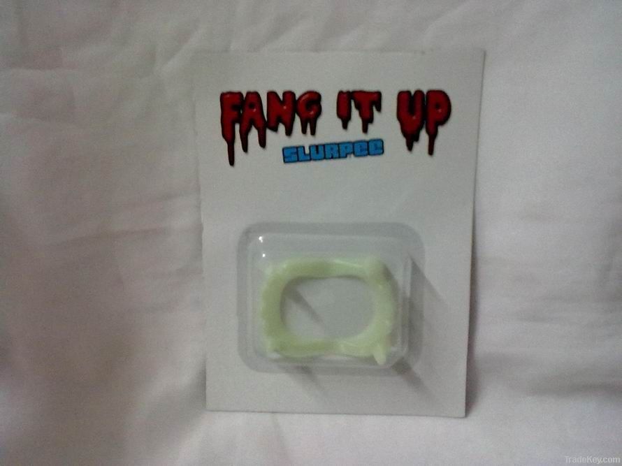 Plastic GLOW IN THE DARK Vampire Teeth